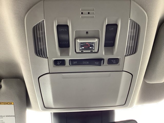 Used 2021 Toyota Highlander XLE AWD/4WD image 27