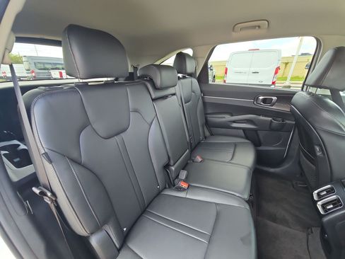 Used 2025 Kia Sorento S FWD image 30