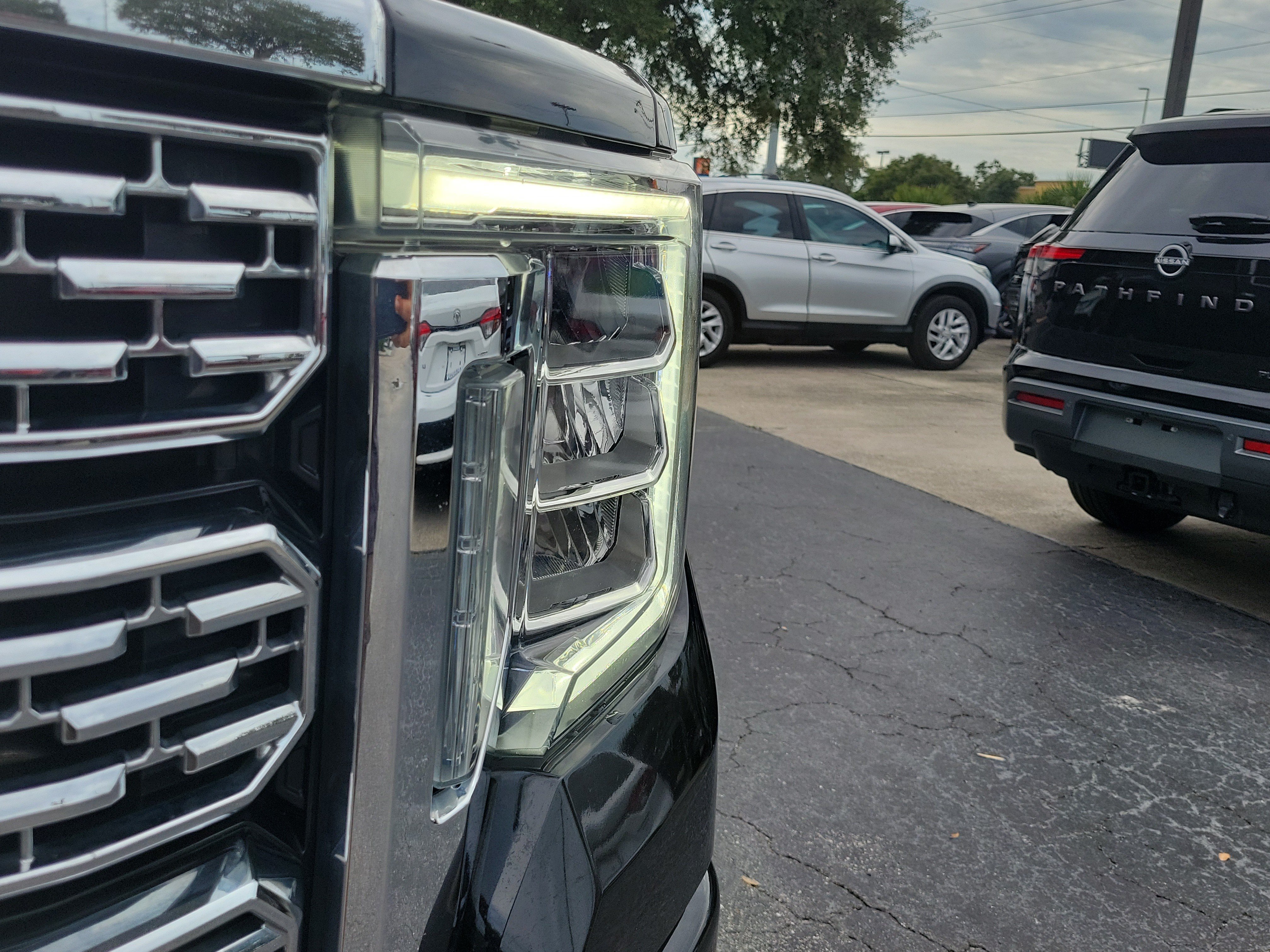 Used 2021 GMC Sierra 3500 Denali w/ Denali Ultimate Package AWD/4WD image 3