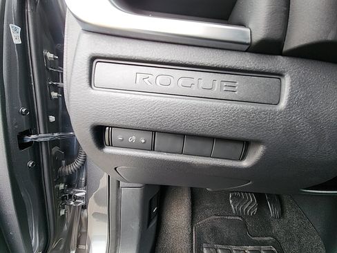 Used 2023 Nissan Rogue S image 20