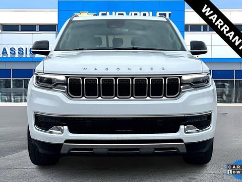Used 2023 Jeep Wagoneer Series III w/ Preferred Equipment Group image 2