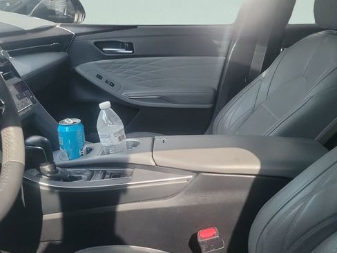 Used 2019 Toyota Avalon Limited w/ All Weather Liner Package FWD image 3
