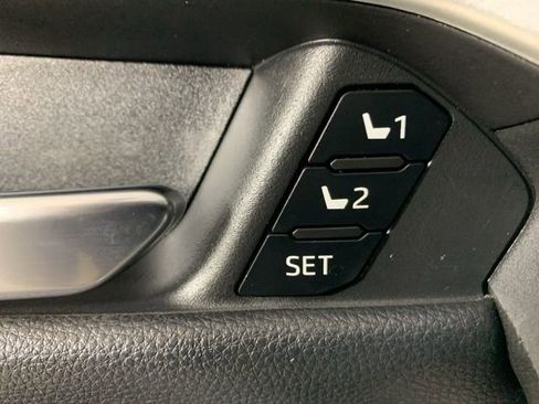 Used 2021 Toyota RAV4 Limited image 18