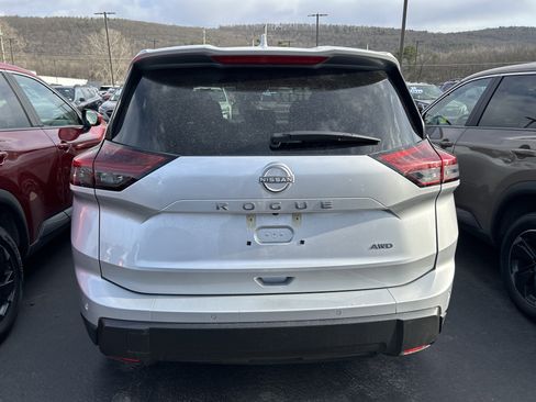 Used 2025 Nissan Rogue SV image 5