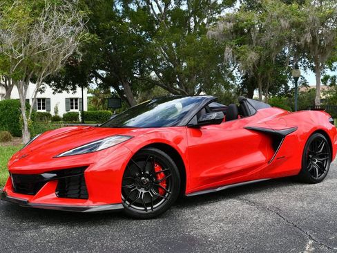 Used 2023 Chevrolet Corvette Z06 w/ Stealth Interior Trim Package RWD image 23