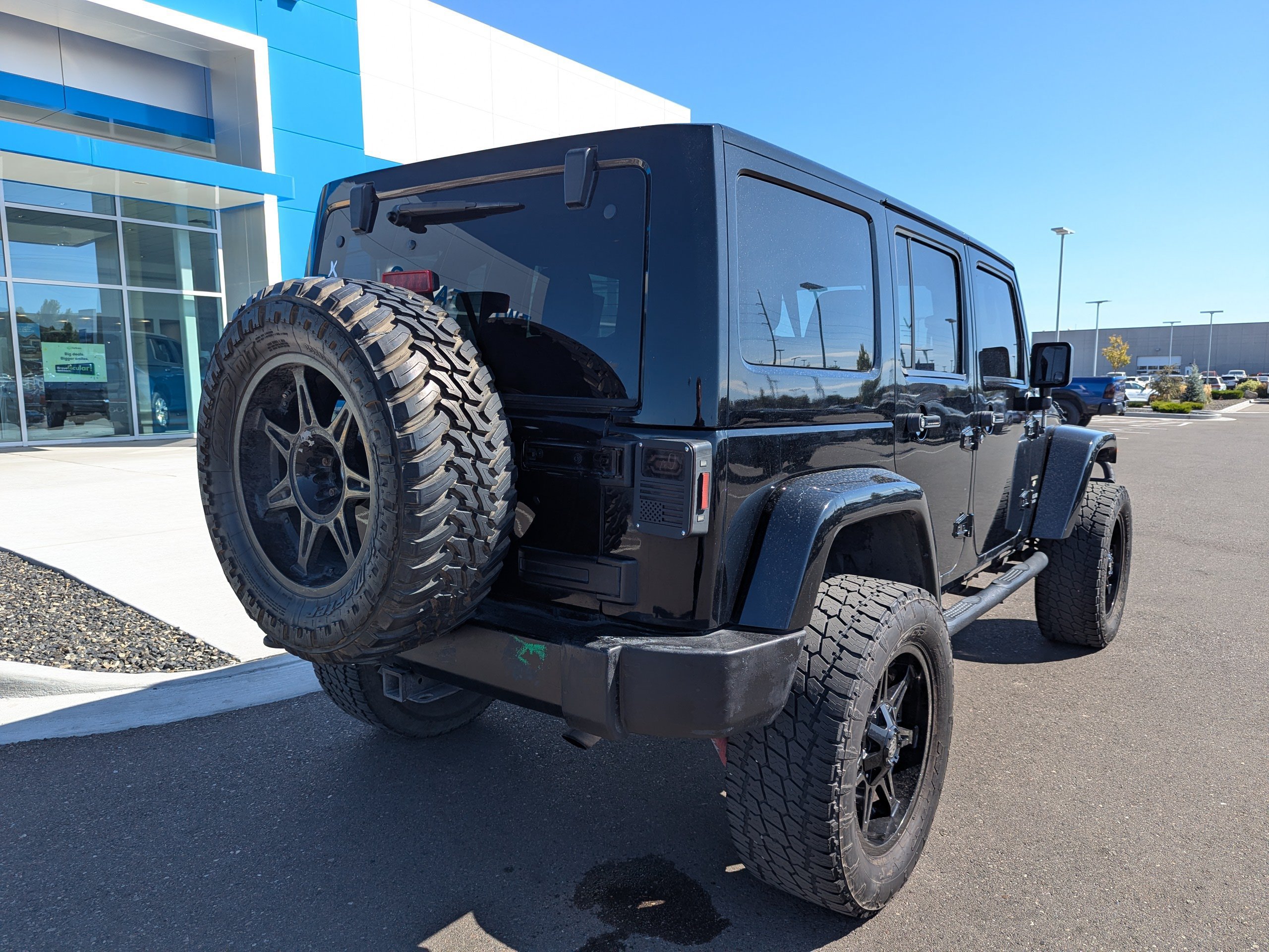 Used 2013 Jeep Wrangler Unlimited Sahara w/ Connectivity Group AWD/4WD image 31