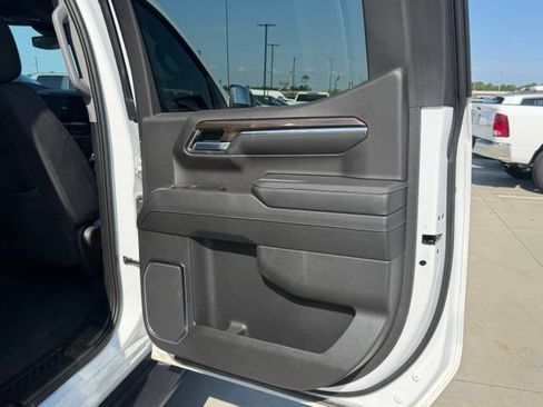 Used 2023 Chevrolet Silverado 1500 LT AWD/4WD image 31