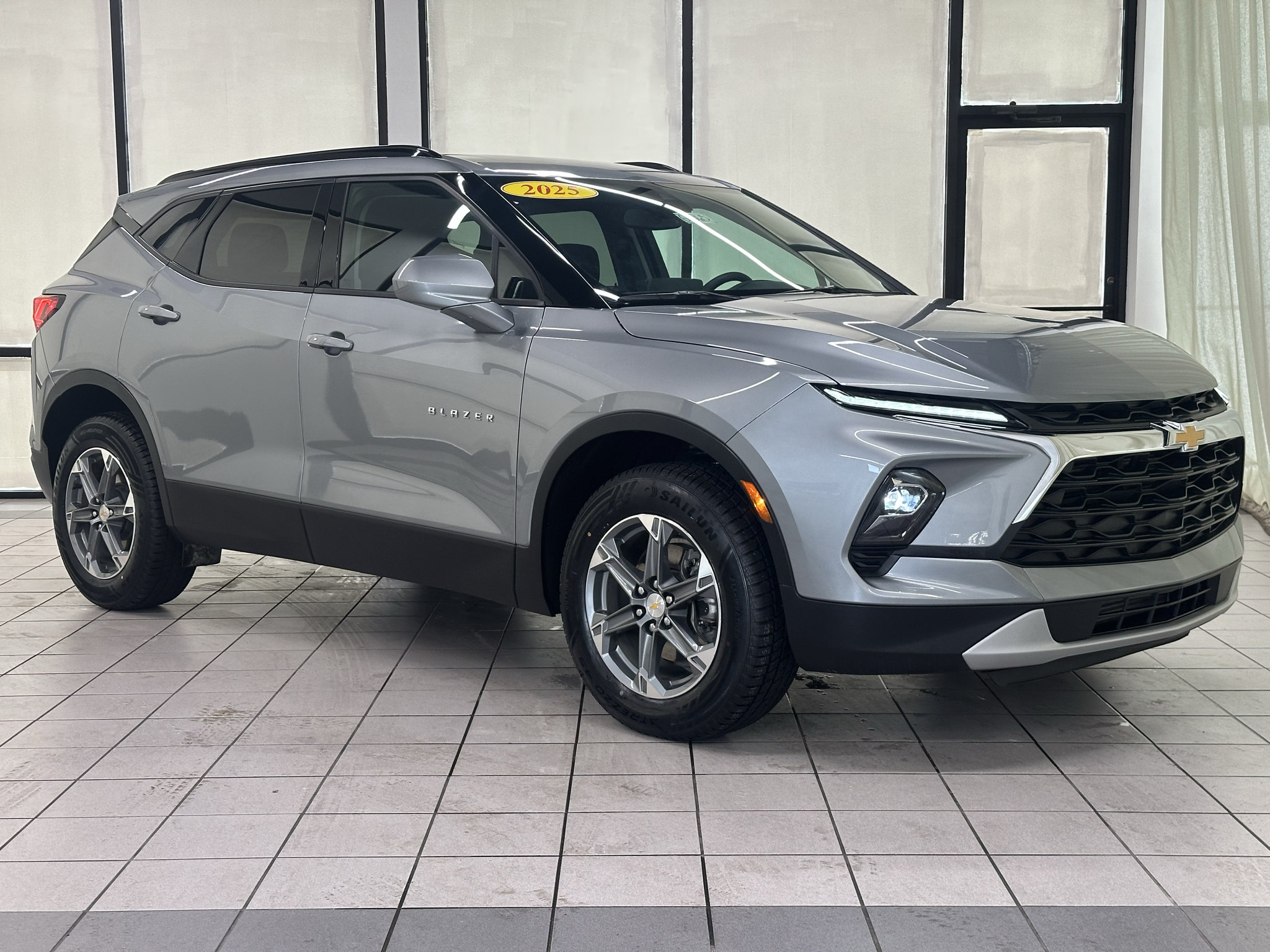 Used 2025 Chevrolet Blazer LT w/ Convenience Package FWD image 1