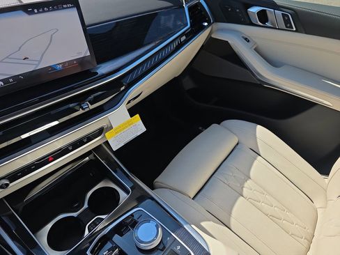 New 2026 BMW X7 M60i image 19