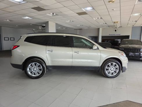 Used 2015 Chevrolet Traverse LT w/ Style and Technology Package FWD image 8