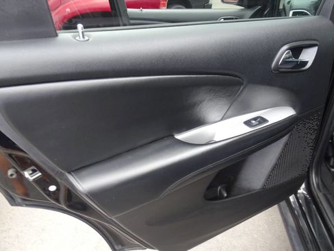 Used 2018 Dodge Journey SE image 18