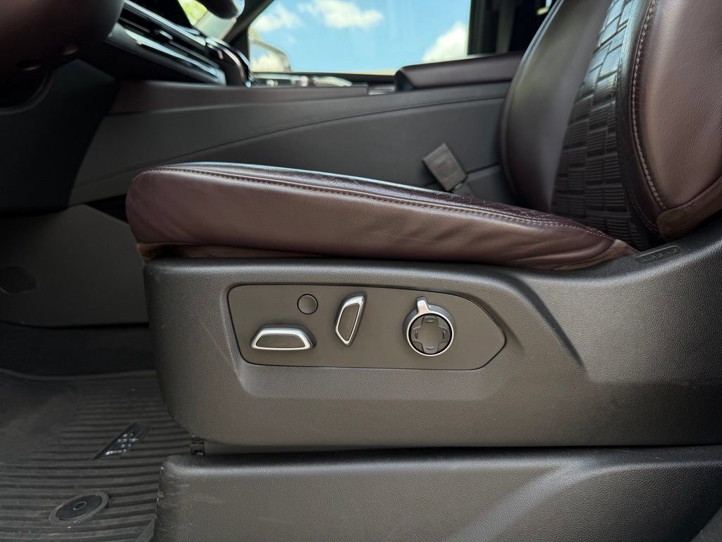 Used 2021 Cadillac Escalade Sport Platinum AWD/4WD image 13