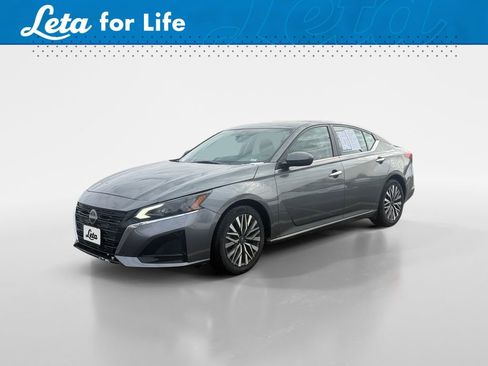 Used 2023 Nissan Altima 2.5 SV FWD image 1