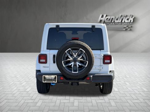 Used 2024 Jeep Wrangler Unlimited w/ Convenience Group AWD/4WD image 9