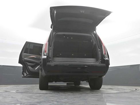 Used 2018 Cadillac Escalade 4WD image 42