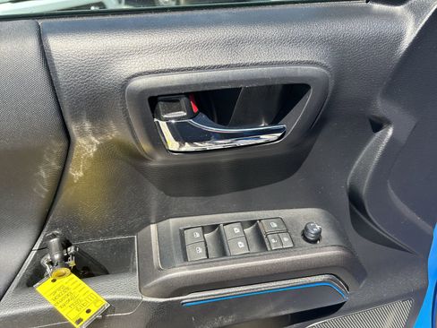 Used 2021 Toyota Tacoma TRD Sport w/ Technology Package image 16