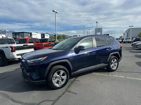Used 2025 Toyota RAV4 XLE AWD/4WD image 5