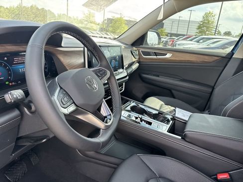New 2025 Volkswagen Atlas SE image 11