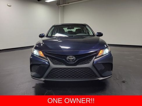 Used 2020 Toyota Camry SE FWD image 2