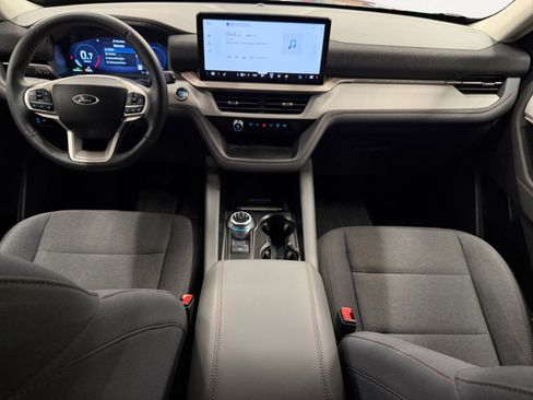 Used 2025 Ford Explorer Active image 3