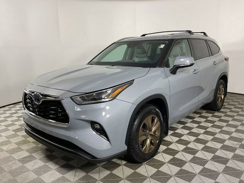 Used 2022 Toyota Highlander Bronze Edition image 4