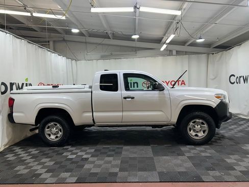 Used 2022 Toyota Tacoma SR AWD/4WD image 10