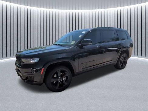 Used 2023 Jeep Grand Cherokee L Laredo AWD/4WD image 4