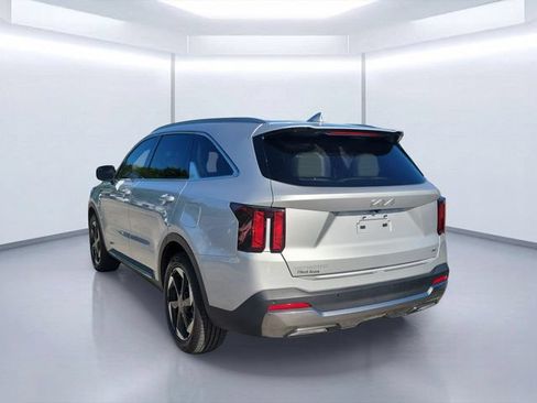 Used 2025 Kia Sorento EX FWD image 3