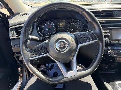 Used 2017 Nissan Rogue SV AWD/4WD image 14