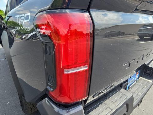 Used 2026 Toyota Tacoma TRD Off-Road AWD/4WD image 37