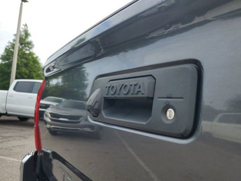 Used 2018 Toyota Tacoma SR5 RWD image 6