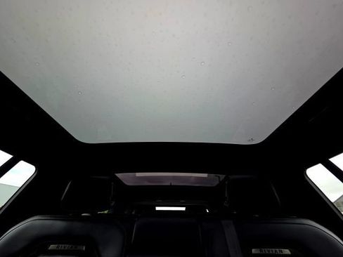 Used 2025 Rivian R1S Premium AWD/4WD image 32