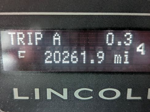 Used 2013 Lincoln Navigator L 4WD image 5