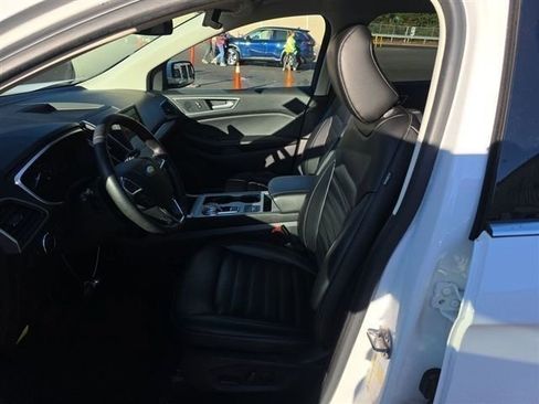 Used 2021 Ford Edge SEL AWD/4WD image 3