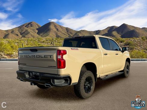Certified 2022 Chevrolet Silverado 1500 Custom Trail Boss w/ LPO, Dark Essentials Package AWD/4WD image 4