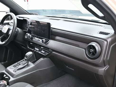 Used 2024 Chevrolet Colorado W/T image 32