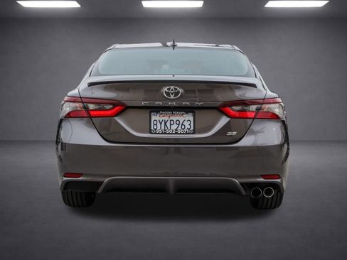 Used 2022 Toyota Camry SE image 5