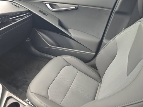 New 2026 Kia Niro EX FWD image 15
