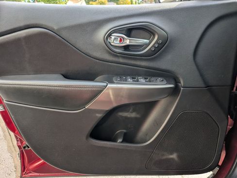 Used 2020 Jeep Cherokee Limited image 10