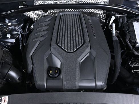 Used 2026 Porsche Macan AWD/4WD image 25