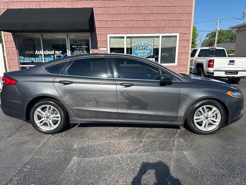 Used 2018 Ford Fusion SE w/ Fusion SE Technology Package FWD image 6