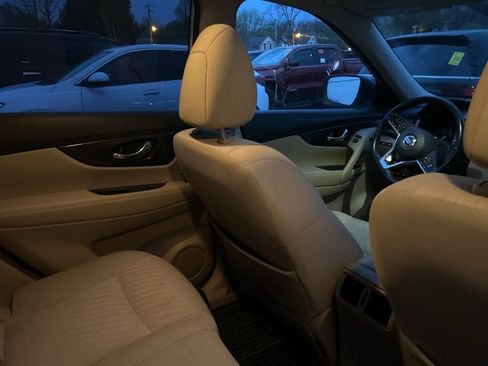 Used 2020 Nissan Rogue SV w/ Sun & Sound Touring Package image 11