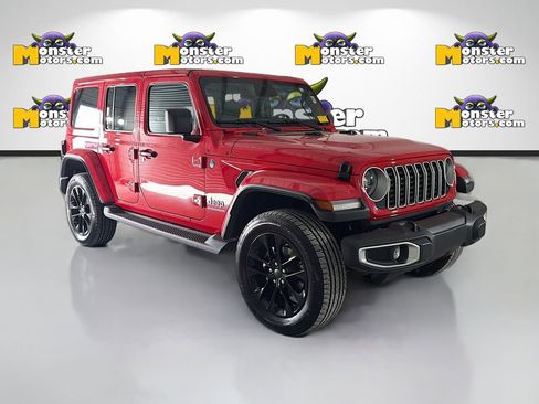 Used 2025 Jeep Wrangler Unlimited Sahara image 3