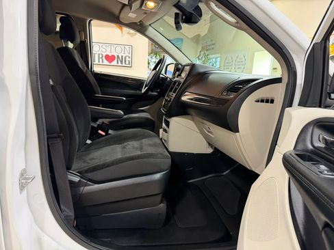 Used 2019 Dodge Grand Caravan SE FWD image 35