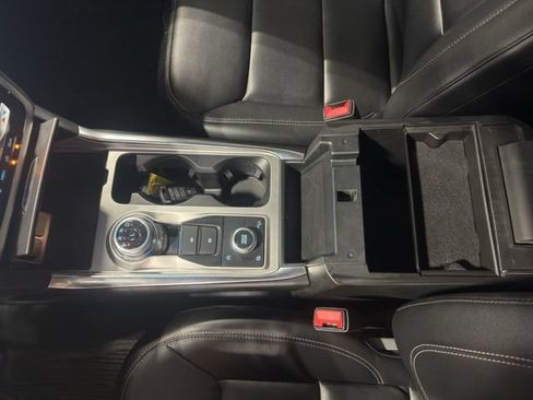 Used 2021 Ford Explorer XLT w/ Equipment Group 202A AWD/4WD image 30