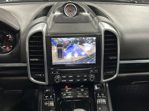 Used 2018 Porsche Cayenne Platinum Edition image 24