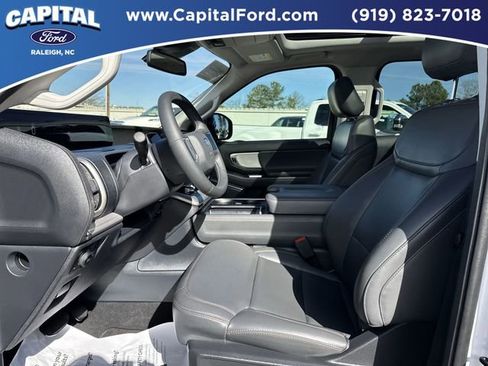 Certified 2025 Ford Expedition Active image 24