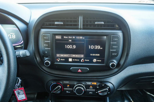 Used 2025 Kia Soul LX w/ LX Technology Package FWD image 15