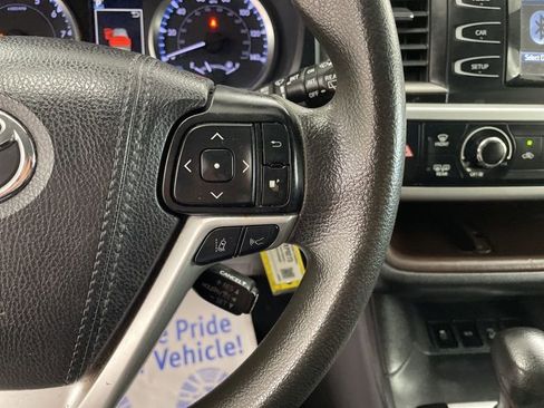 Used 2019 Toyota Highlander LE AWD/4WD image 19