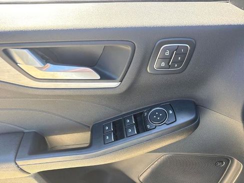 Certified 2025 Ford Escape Platinum w/ Premium Technology Package image 16